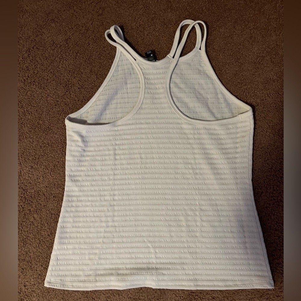 GAP- Gym Tank​​​​​​​​​ - Picture 2 of 3